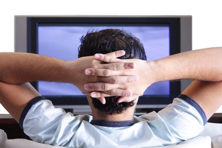 Astă seară, pe RNT Media Groupe Tv, „Ce-ar mai fi de spus”, vă propune o discuție despre școală, regulamente, elevi și problemele acestora. Primele reacții după ce s-a interzis accesul cu telefonul mobil la cursuri