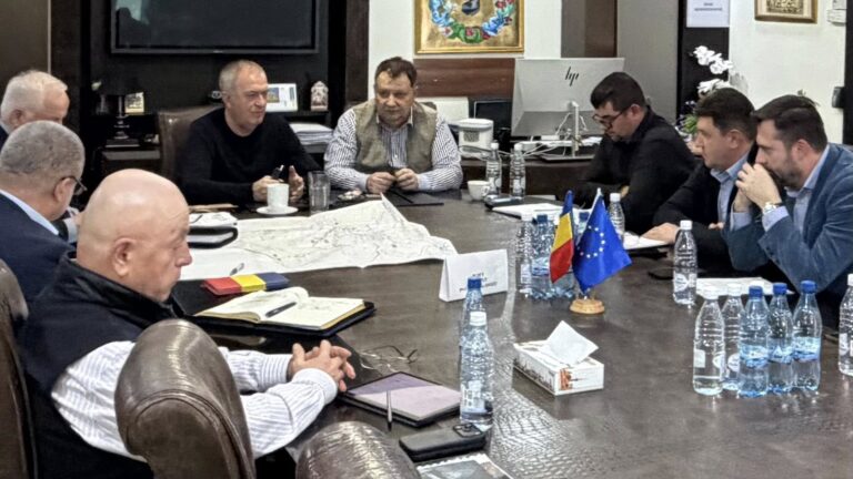 Liderii Consiliului Județean Giurgiu au avut miercuri, o vizită de lucru la sediul Transgaz, pentru identificare soluțiilor pentru racordarea unor comune din județ