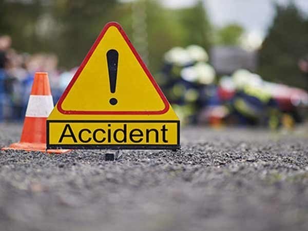 În accidentul petrecut cu aproape o oră în urmă, la ieșirea din Călugăreni, cei doi polițiști, ce au fost victime, au fost trimiși către un Spital din Capitală, dar fără a prezenta mari probleme