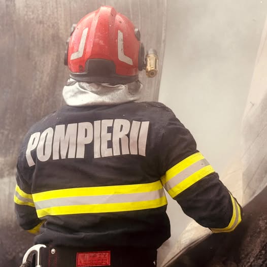 Un incendiu izbucnit sâmbătă în orașul Mihăilești a fost lichidat la timp de pompieri
