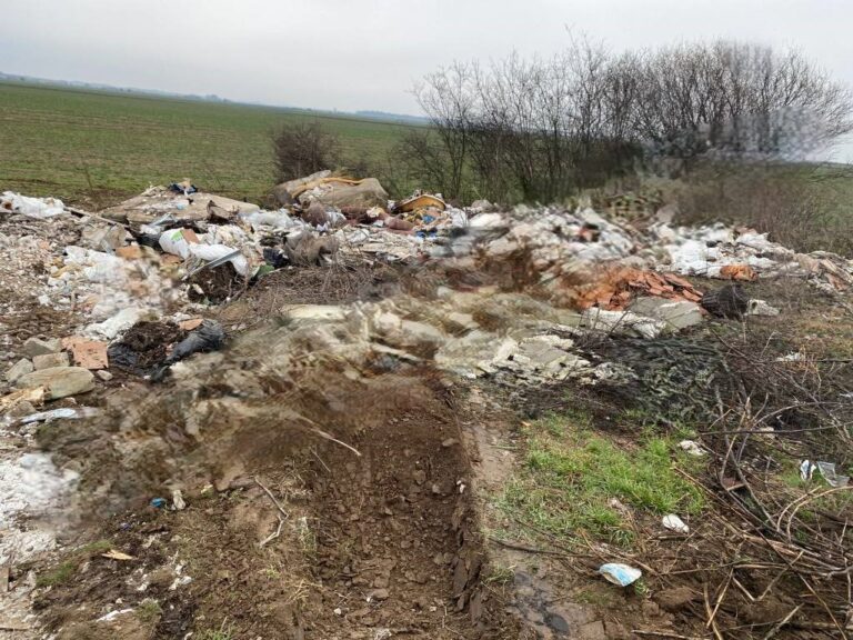 Mitocanii gunoaielor:  Un șofer din comuna Ulmi a rămas fără camion după ce aruncat deșeuri în extravilanul localității Drăgăneasca, județul Giurgiu.
