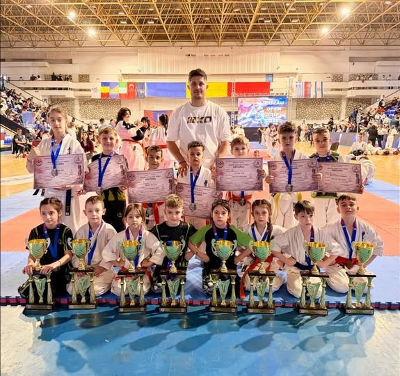 „Alpha Fighters Academy”, din Giurgiu, a obținut 20 de medalii la concursul de Karate Kyokushin „Buzău Open Cup 2026”