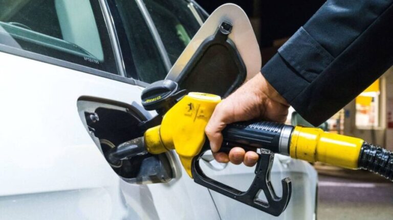 Războiul din Iran afectează serios, prețul carburanților. În 2 săptămâni, prețul carburantului în România ar putea ajunge la 9-10 lei/litru! 