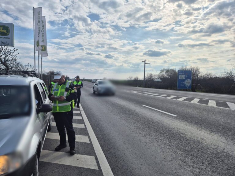 Peste 230 de sancțiuni aplicate de polițiștii rutieri din Giurgiu. Zeci de mașini, scoase din circulație, după controale RAR