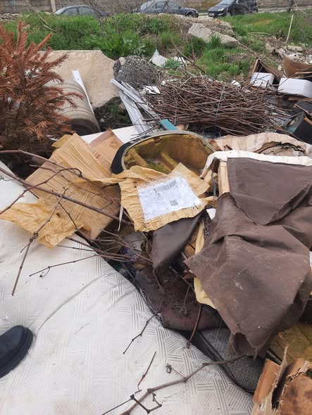 Mitocanii gunoaielor „ucid” fiecare bucată de spațiu verde din zona ANL-urilor, în cartierul OBOR al municipiului Giurgiu