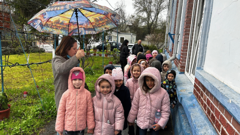 APA SERVICE SA Giurgiu: „Elevii Clasei Pregătitoare a Școlii «Academician Marin Voiculescu» au vizitat Uzina de apă, în «Săptămâna Verde», aflând câte ceva despre apă și canalizare.