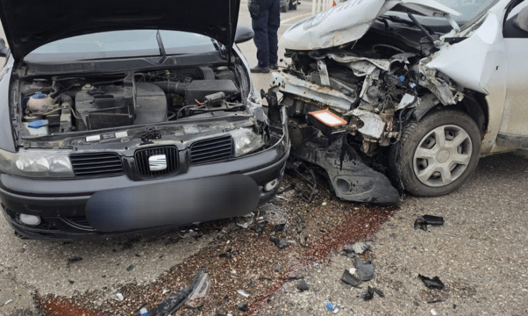 Jandarmii giurgiuveni, eroi în uniformă! Cinci vieți au fost salvate dintre fiarele contorsionate a două autoturisme implicate într-un accident devastator!  (Vezi LINK)
