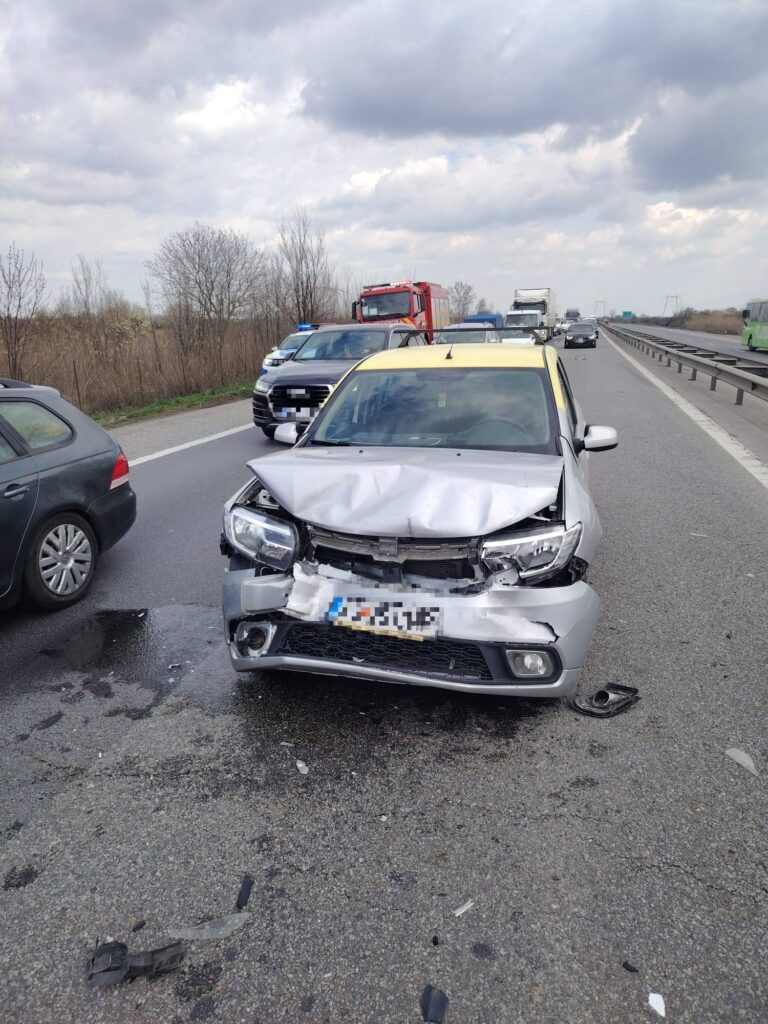 Accident rutier, astăzi după amiază, în zona satului Căscioarele, comuna Găiseni:  un tânăr a ajuns la spital în urma impactului a două autoturisme