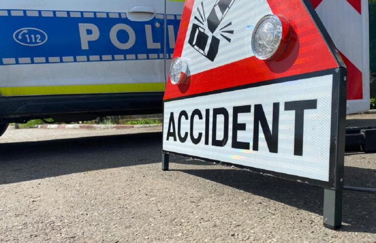 Ieri seară accident rutier în municipiul Giurgiu. O femeie și doi copii minori au fost transportați la spital