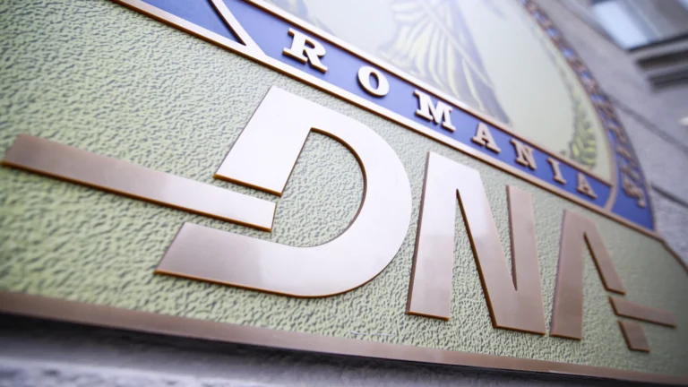 DNA: Directorul general al Autorității Rutiere Române și  administratorul unei societăți comerciale, arestați preventiv pentru luare de mită și respectiv dare de mită în formă continuată
