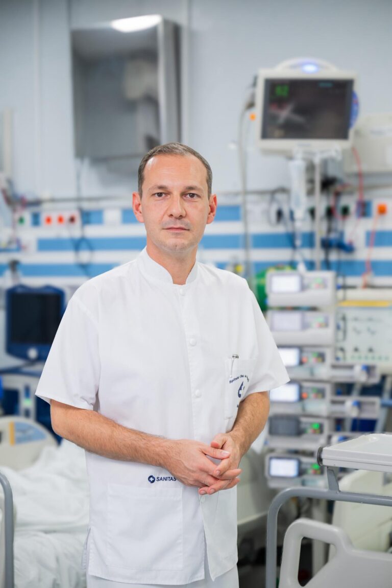 Giurgiuveni cu care ne mândrim: Dr. Radu Țincu, prof. Universitar, doctor de Medicină și  Farmacie, medic primar ATI , specializat în Toxicologie clinică, medic al Spitalului Clinic de Urgență București