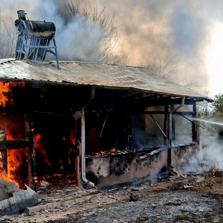 O casă a ars într-un  incendiu declanșat în localitatea Hodivoaia, județul Giurgiu