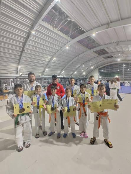 Sportivii antrenorului Ion Chelu au obținut 16 medalii în Cupa „Eliade Ryu Do”, la Ju Jitsu, concurs desfășurat