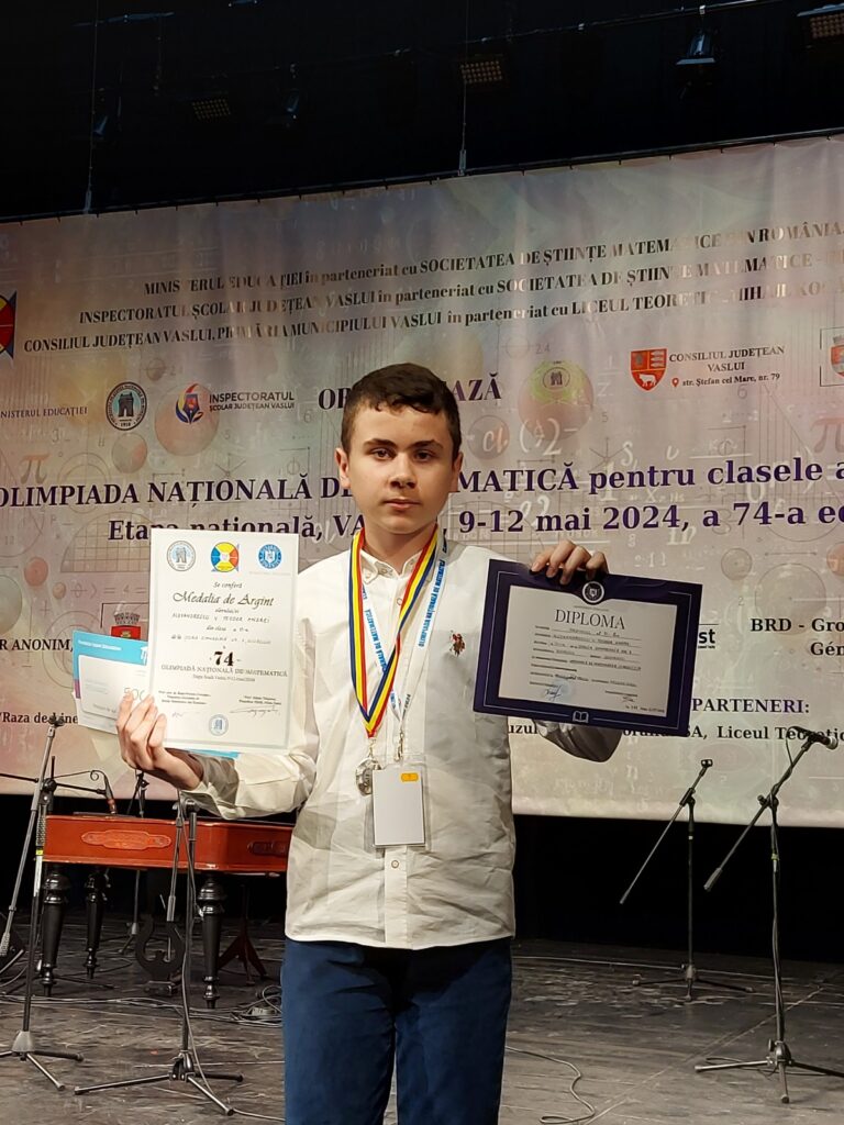 Medaliatul cu argint la Olimpiada Națională de Matematică – Alexandrescu Teodor Andrei – un elev giurgiuvean, de excepție, care și-a petrecut copilăria cu prietenii săi cei mai buni: Fizica și Matematica!