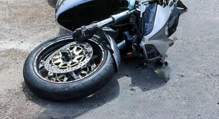 Un motociclist a fost rănit,  într-un accident rutier produs, astăzi,  în zona Gării din municipiul Giurgiu