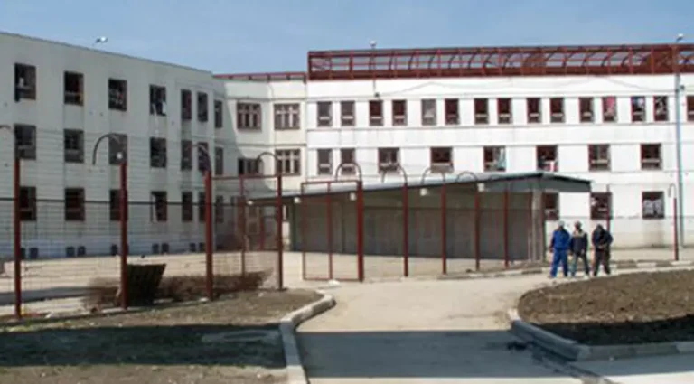 În penitenciarul Giurgiu, pe cinci posturi de medic de medicină generală funcționează doar unul, care vine tocmai din Capitală…