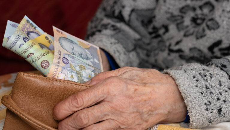 Cum se acordă sprijinul financiar pentru pensionarii cu venituri lunare mai mici sau egale cu 3.000 lei