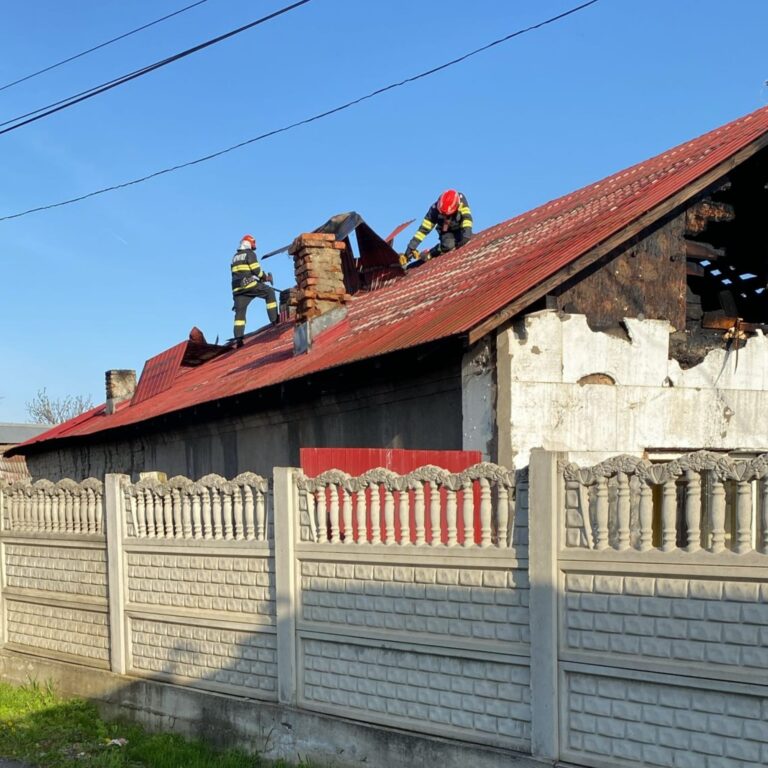 O casă a ars violent, joi după amiază,  în localitatea Zorile din Comuna Grădinari