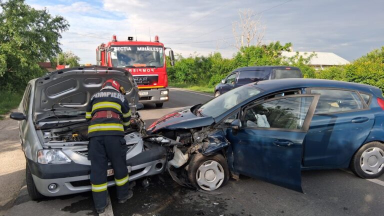 Accident violent pe DN6, cu puțin timp în urmă, la Gorneni, în județul Giurgiu: o femeie a fost transportată la spital după ciocnirea a două autoturisme