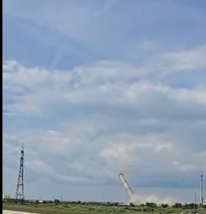 Imagini inedite cu coșul de fum al fostului CET Giurgiu, demolat astăzi printr-o explozie controlată (Vezi video LINK)