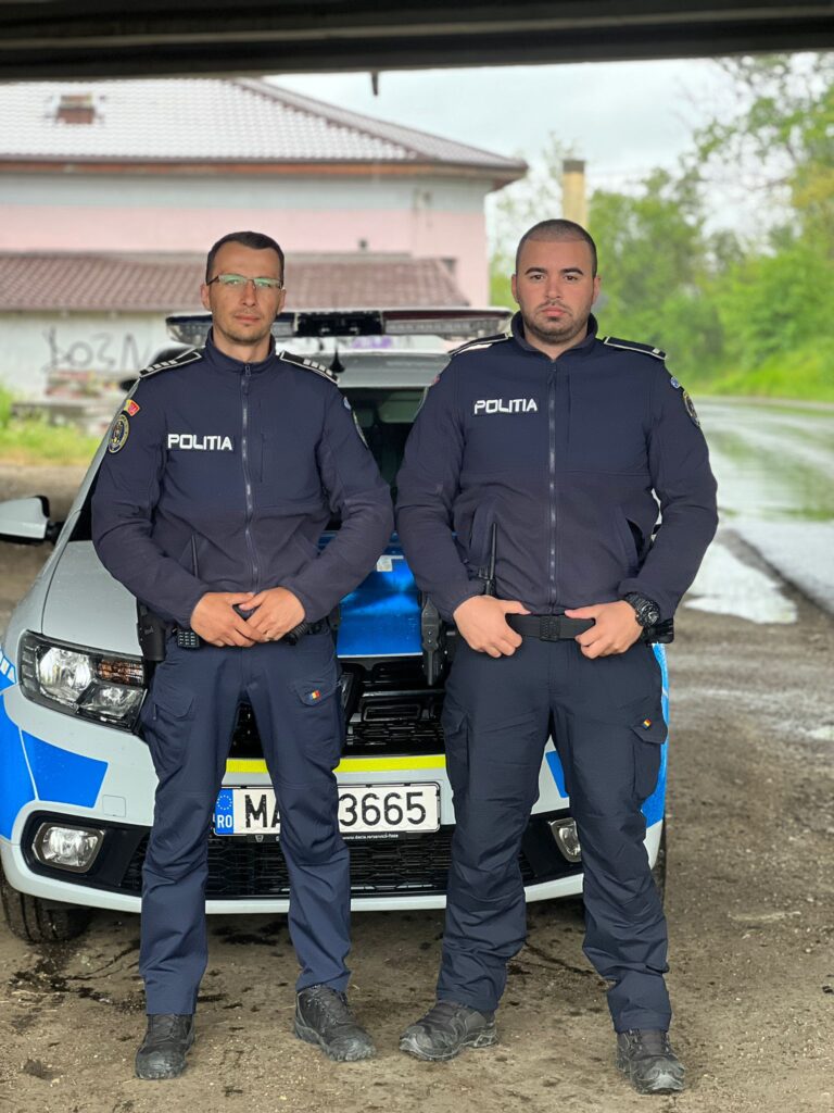 Doi polițiști din Bolintin Vale, au salvat o femeie dintr-o casă cuprinsă de flăcări