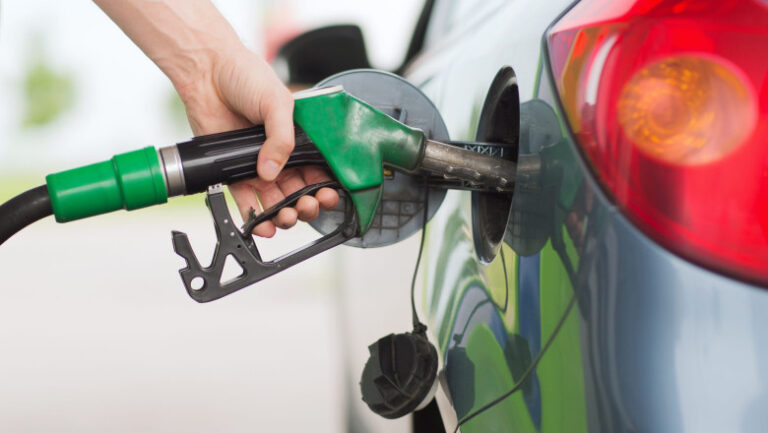 Benzina, mai scumpă decât motorina! Care sunt prețurile carburanților, astăzi,  la Giurgiu