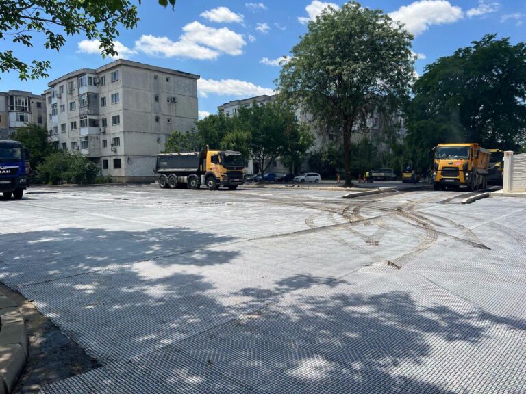 Lucrările de modernizare a infrastructurii rutiere continuă în Cartierul Decebal–Daciei