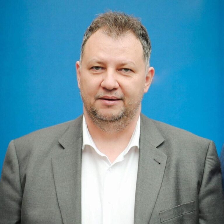 Toma Petcu îl susține fără rezerve pe Adrian Veștea: „Este soluția pentru stabilitatea României și pentru păstrarea funcției de premier de către PNL”