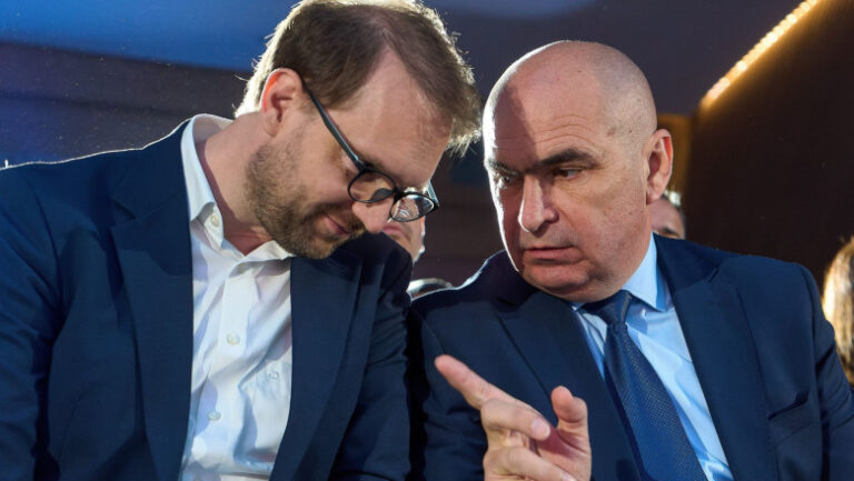 Bolojan și USR își dau mâna la Cotroceni, în timp ce PNL fierbe pe plan intern. La Giurgiu, alianțele rămân, dar politicienii se întreabă cum va colabora președintele Toma Petcu, cu cel ce îl va înlocui la cârma partidului