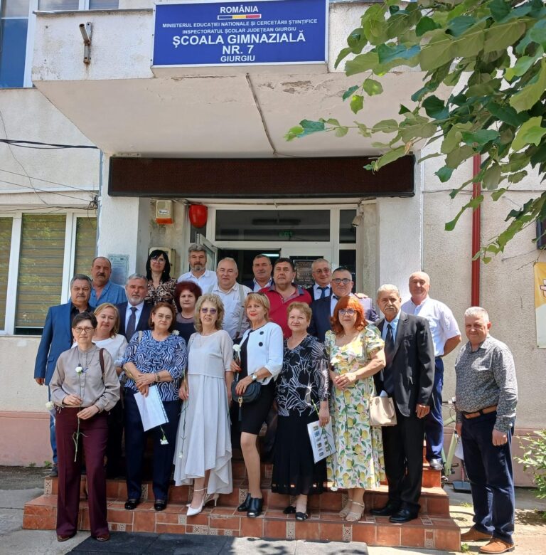 După 46 de ani, s-au întors în băncile amintirilor. Emoționanta revedere a promoției 1980 de la Școala Generală nr. 7, Giurgiu (Galerie FOTO)