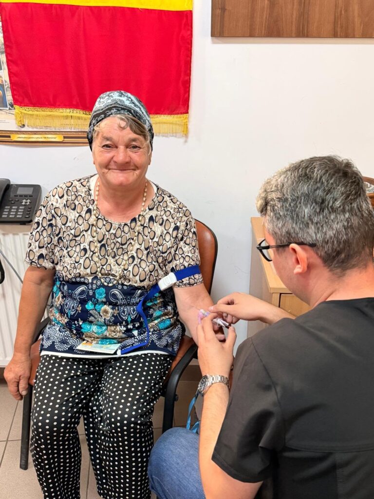 Caravana Medicală din Cosoba: 30 de persoane de vârsta a treia au beneficiat de consultații și analize gratuite, primind și pachete cu alimente
