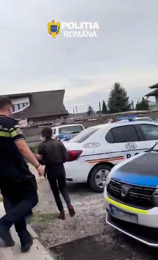 Tânără de 21 de ani, reținută după ce a încălcat ordinul de protecție și a provocat scandal la locuința mamei sale