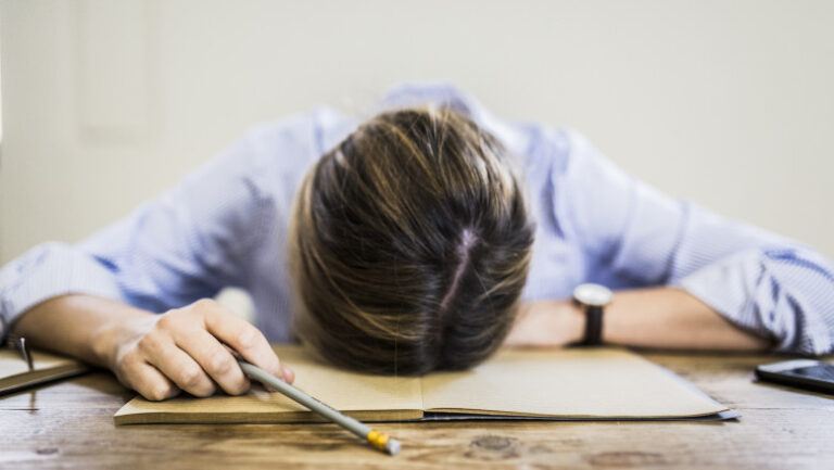 Românii au cea mai scurtă viață profesională din Uniunea Europeană. Ei muncesc cu peste 11 ani mai puțin decât olandezii. Ce spune raportul Eurostat