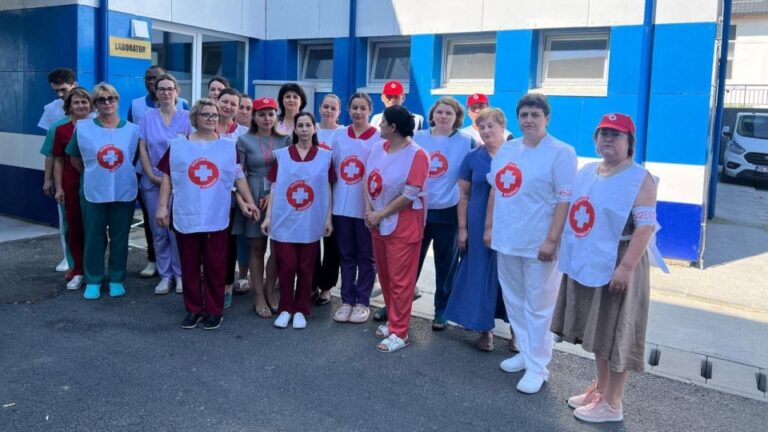 „Solidari în fața urgențelor, dar ignorați de autorități”. Salariații din Ambulanța și UPU Giurgiu au protestat fără să lase însă pacienții, lipsiți de ajutor!