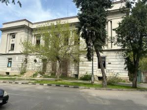 A fost semnat contractul pentru expertiza tehnică a clădirii sediului Instituției Prefectului, din Parcul Alei, în vederea reabilitării sale, complete