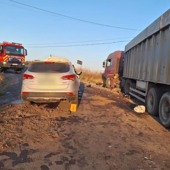 Accident, luni după amiază, pe DJ504 A , între localitățile Vieru și Gogoșari. Șoferul a trebuit descarcerat…