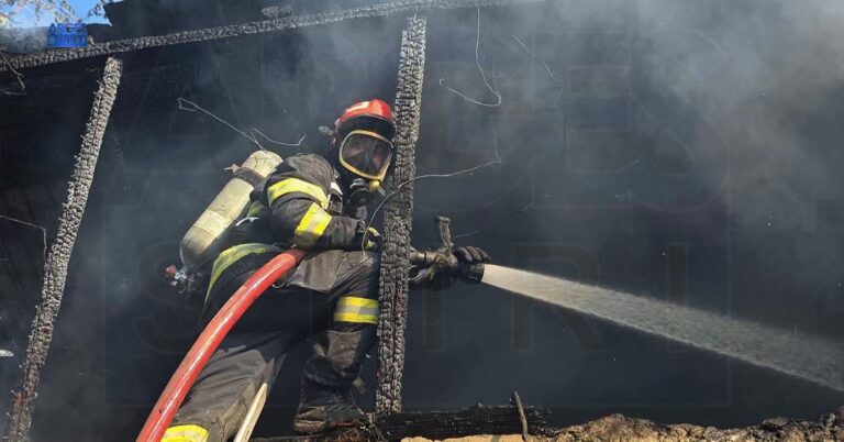 Flăcări și sfârșit tragic la Giurgiu: un bărbat de 72 de ani și-a pierdut viața, vineri după amiază, în incendiul care i-a cuprins gospodăria (VIDEO)