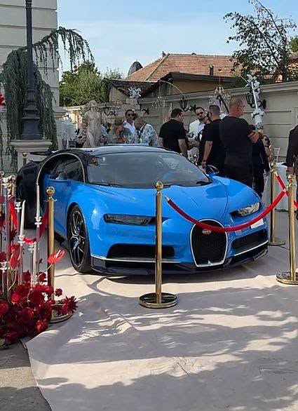 Când nunta devine competiție de opulență: la Timișoara, mirii, nășiți de Adi Minune, au primit în dar un Bugatti de peste 3 milioane de euro