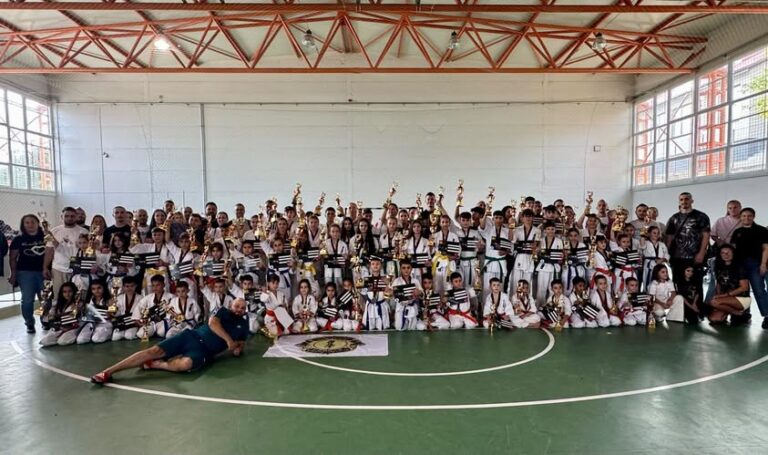 Potop de medalii la BUZĂU! Giurgiuvenii de la „Cătălin Mocanu Academy” au  îngenuncheat concurența: 62 de medalii, dintre care 47 DE AUR!