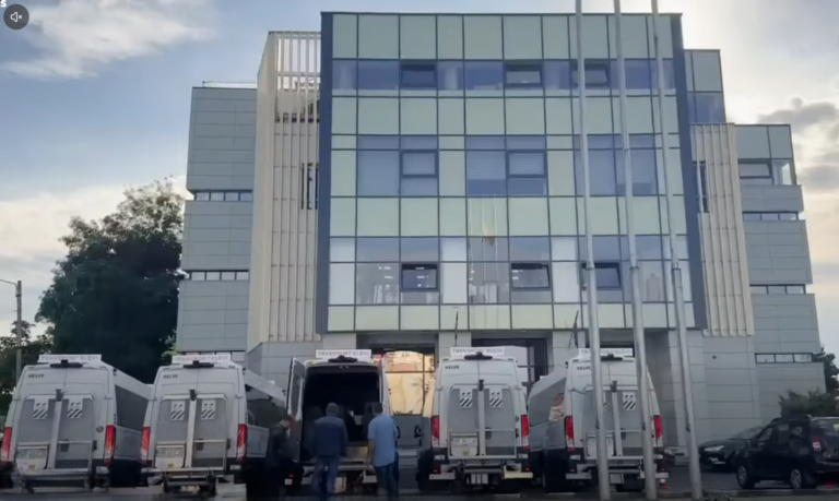 Școala începe cu o veste bună pentru elevii din Giurgiu: cinci comune primesc microbuze electrice noi. Toma Petcu: „Administrația județeană va încerca să atragă noi surse de finanțare pentru achiziționarea de microbuze electrice, pentru ca transportul elevilor să fie modernizat în tot județul.”