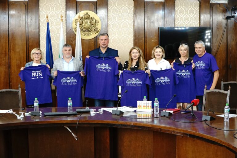 Peste 350 de alergători din 11 țări, la START-ul ediției a IX-a – „Free Spirit Run Giurgiu–Ruse”” Tricourile oficiale ale competiției, prezentate la Giurgiu