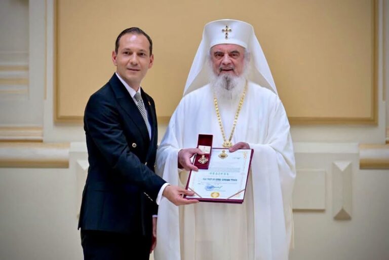 Giurgiuveni cu care ne mândrim: Dr. Radu Țincu a primit Ordinul „Credință și Comuniune” din partea Preferictului Părinte Daniel, Patriarhul Bisericii Ortodoxe Române.
