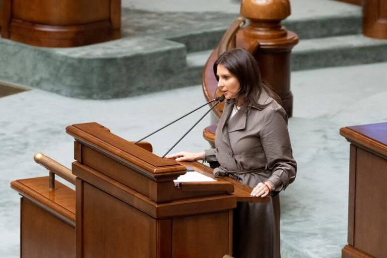 Senator Gabriela HORGA: „Prin măsuri corecte, dar dureroase pentru cetățeni, Guvernul Ilie Bolojan a reușit cea mai rapidă ajustare a deficitului bugetar din Uniunea Europeană!”