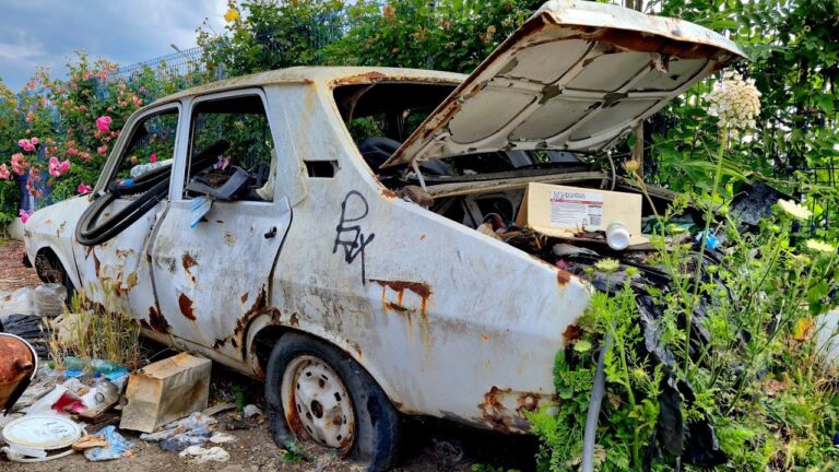 Garajele și mașinile abandonate din Giurgiu, în atenția autorităților. Ce măsuri pregătește municipalitatea