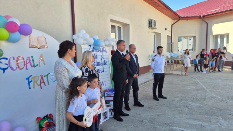 La Frătești, școala a început cu investiții: primarul Gabriel Pană pune educația în centrul dezvoltării comunei. Prefectul județului s-a întors în școala „copilăriei sale”