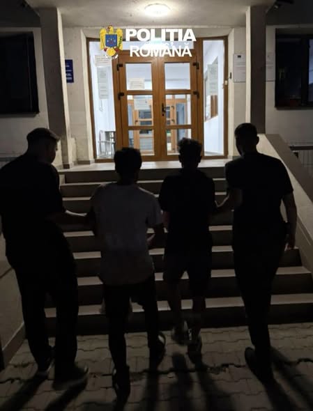 Din ciclul „Ce mai fură giurgiuveanul”: cinci tineri, acuzați că au golit o boxă de bloc. Au plecat cu băuturi și electrocasnice!