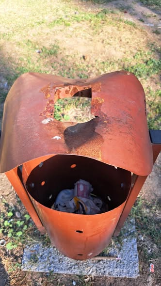 Orașul Giurgiu, vandalizat zi de zi! Parcul Clopotari, din nou ținta adolescenților care distrug ceea ce comunitatea construiește