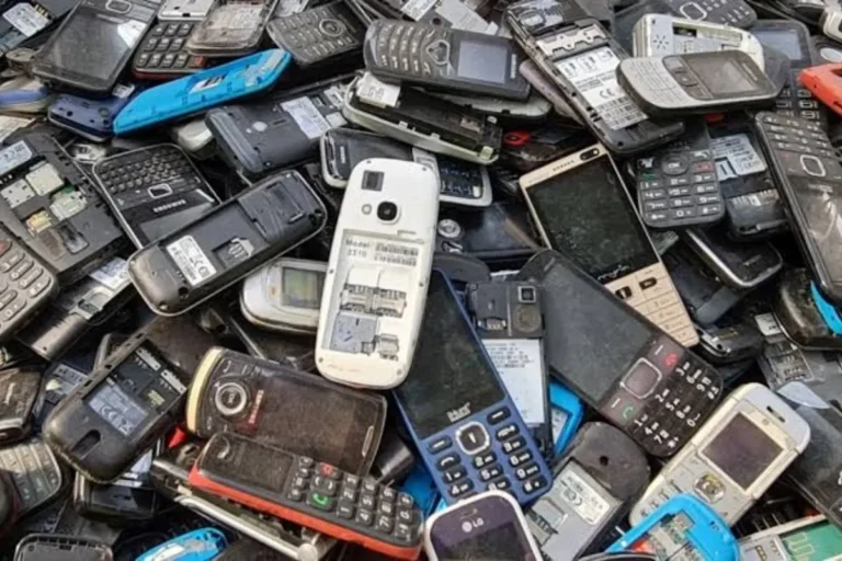 Peste un milion de telefoane făcute din piese folosite, vândute drept noi! Peste 160 de percheziții în 19 țări, inclusiv în România