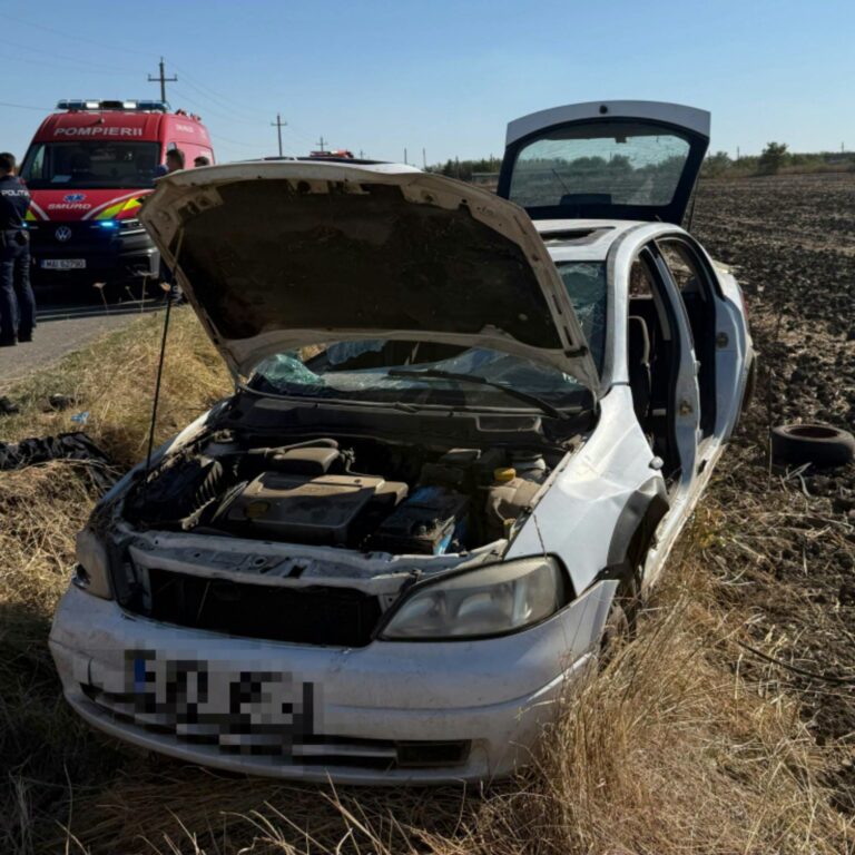 TRAGEDIE CUMPLITĂ pe DJ 504 A, între Izvoru și Drăghiceanu! Un om a murit iar altul se zbate între viață și moarte, în urma unui accident auto în care mașina s-a făcut zob!