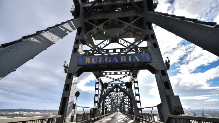 Taxa de pod Giurgiu–Ruse a fost eliminată de România. Bulgaria însă continuă să o încaseze…